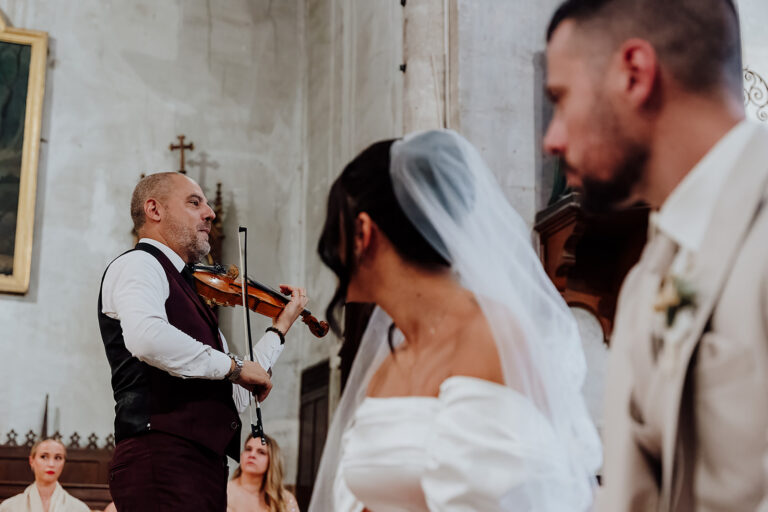 violoniste à l église, mariage